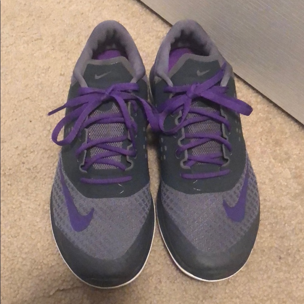 Nike tennis shoes